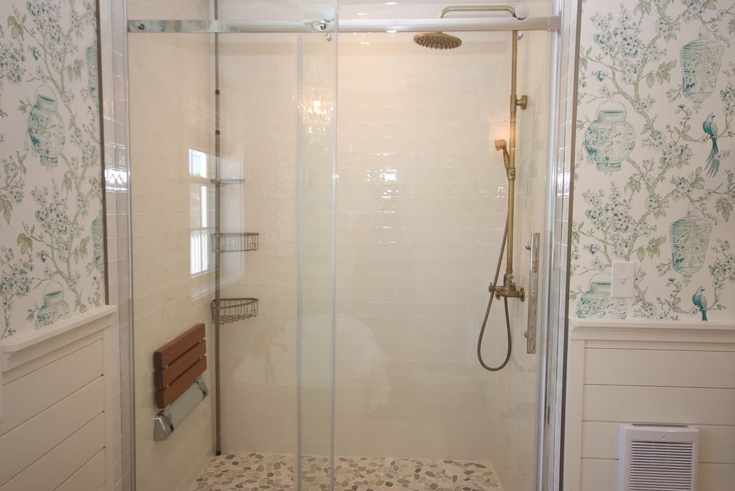 Large walk in shower on 2nd level