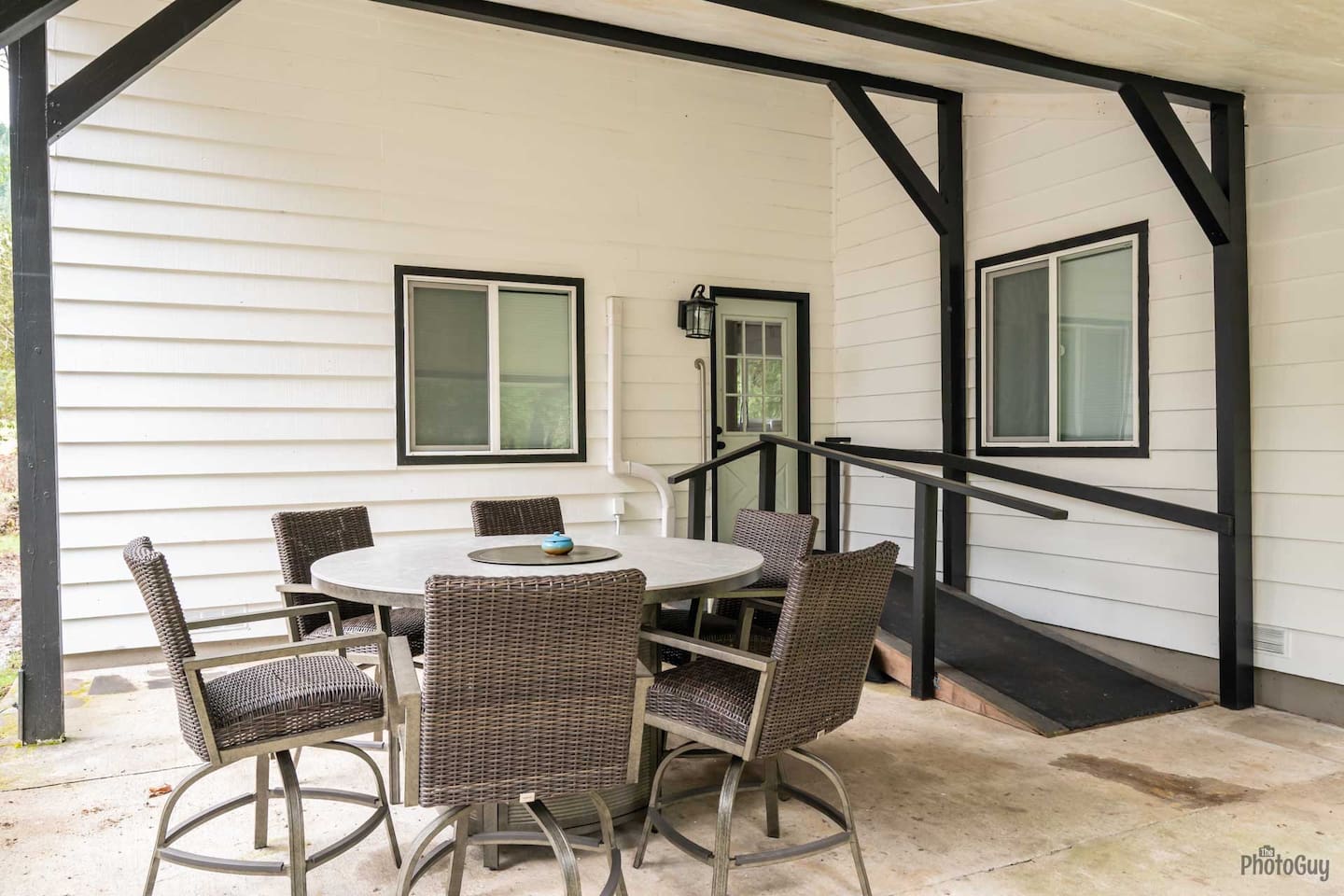 Front patio dining area