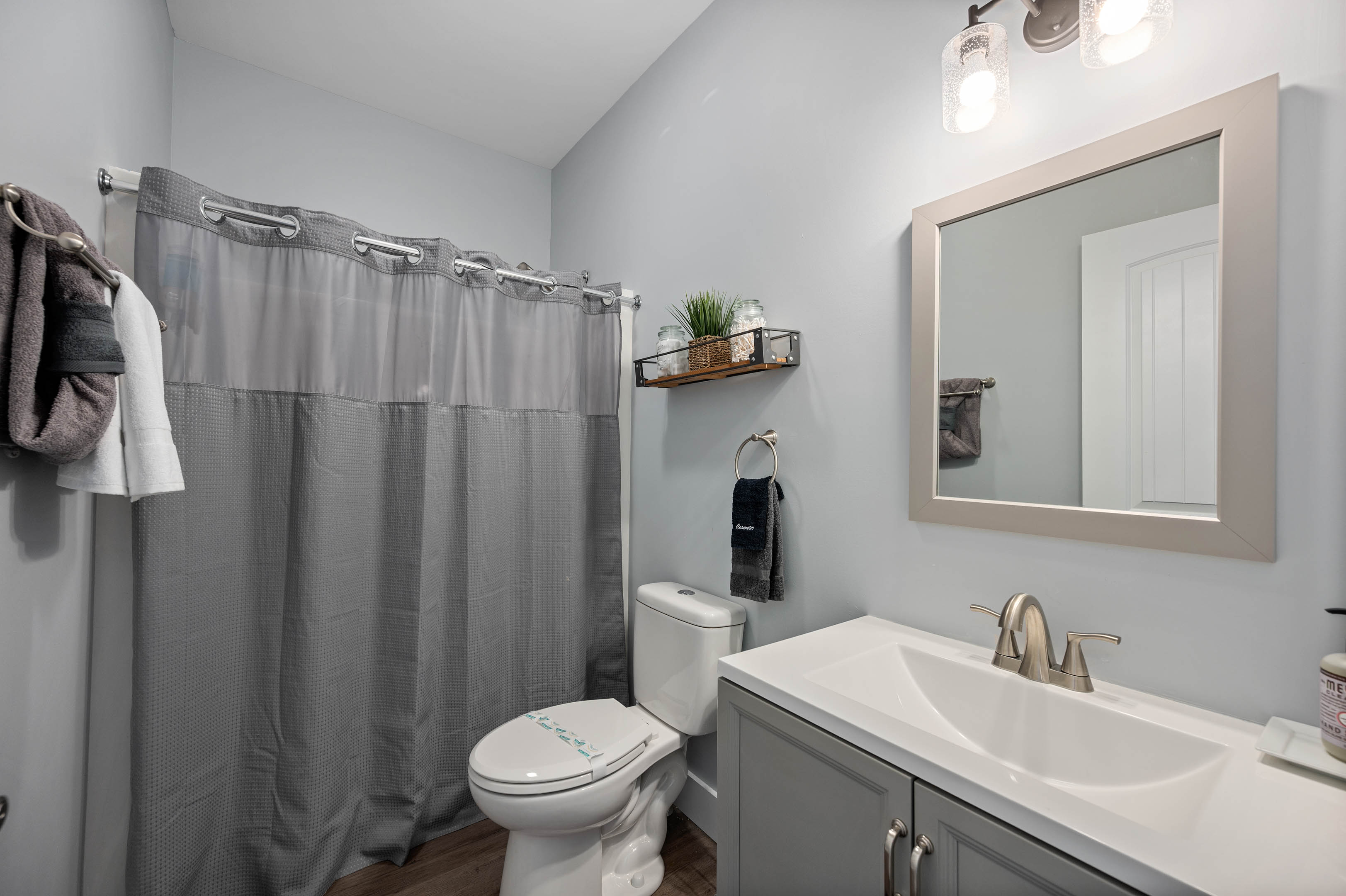 Upstairs hall bathroom