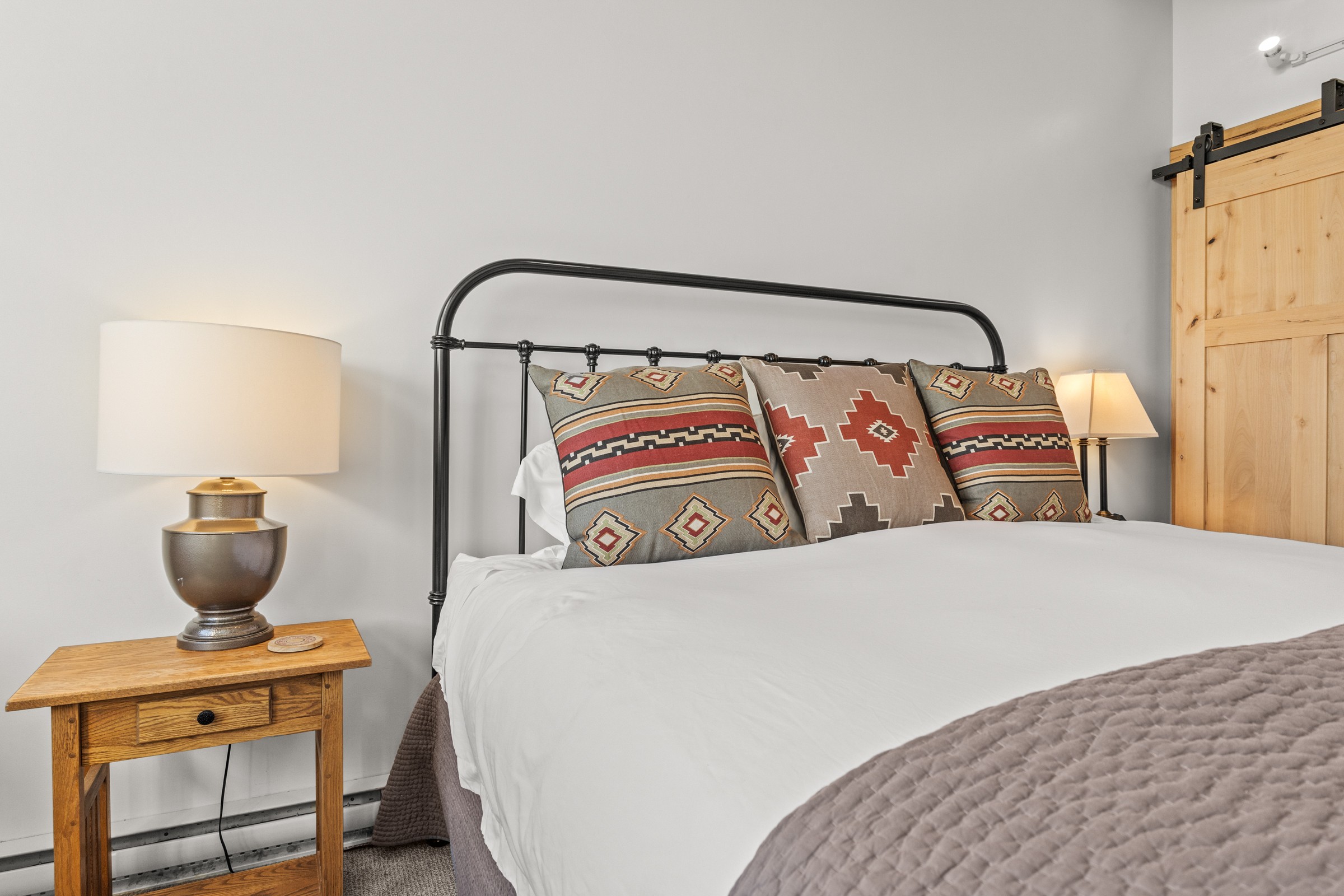 Ensuite Bedroom  1 | King Size Bed