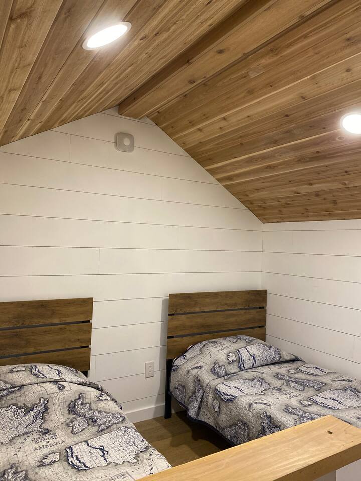 Twin beds in loft 