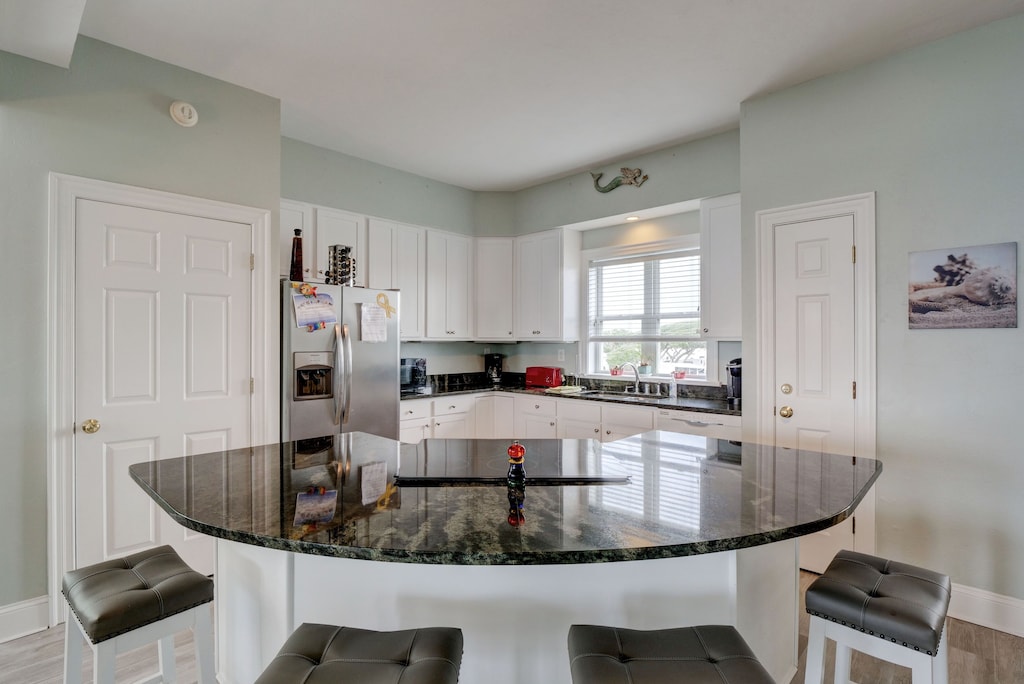 Stars - Seating for 4 at the island