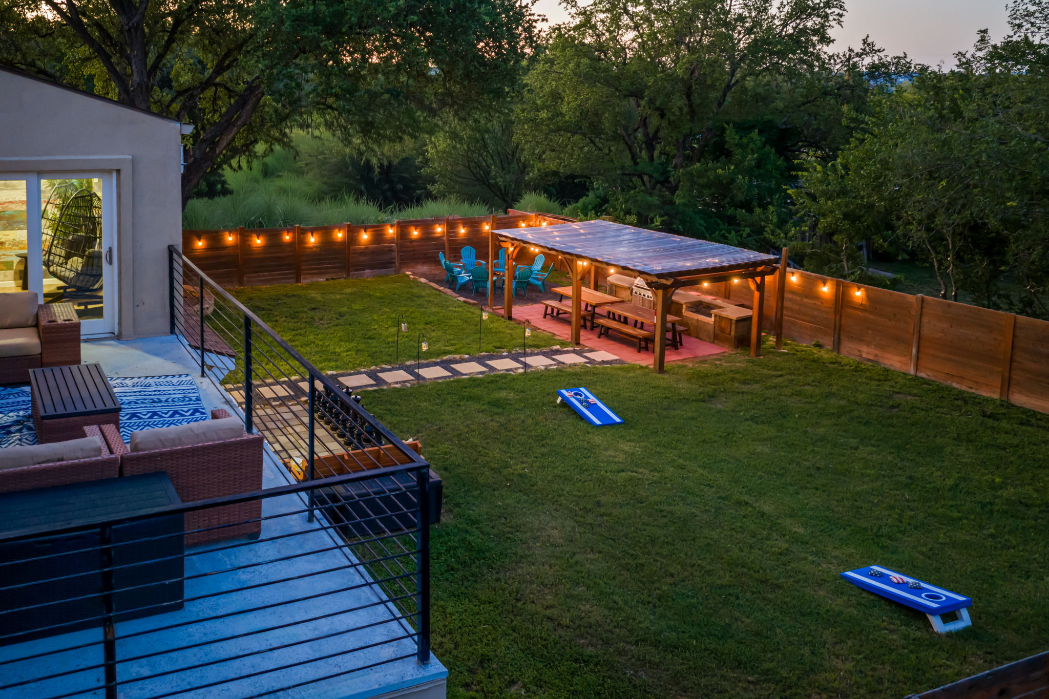 String lights, open skies, and room to roam set the scene for unforgettable evenings outdoors. Whether it’s sunset cocktails on the balcony or lawn games below, every space invites you to slow down and stay awhile.