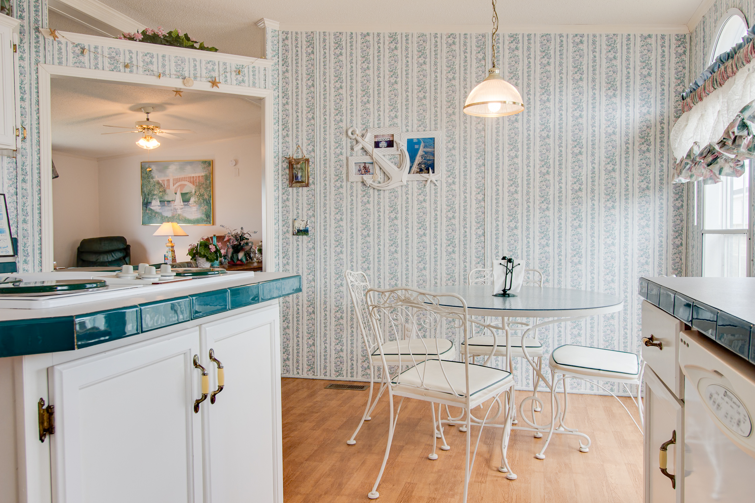 Breakfast Table - Seating for 4