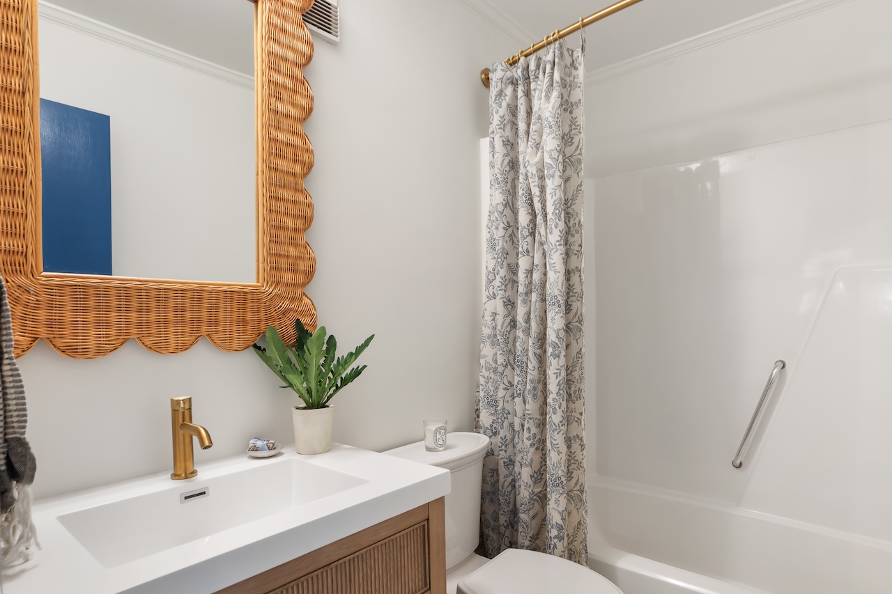Full Bathroom  | 211C Oceanside Villas | Isle of Palms SC | IOP Escapes