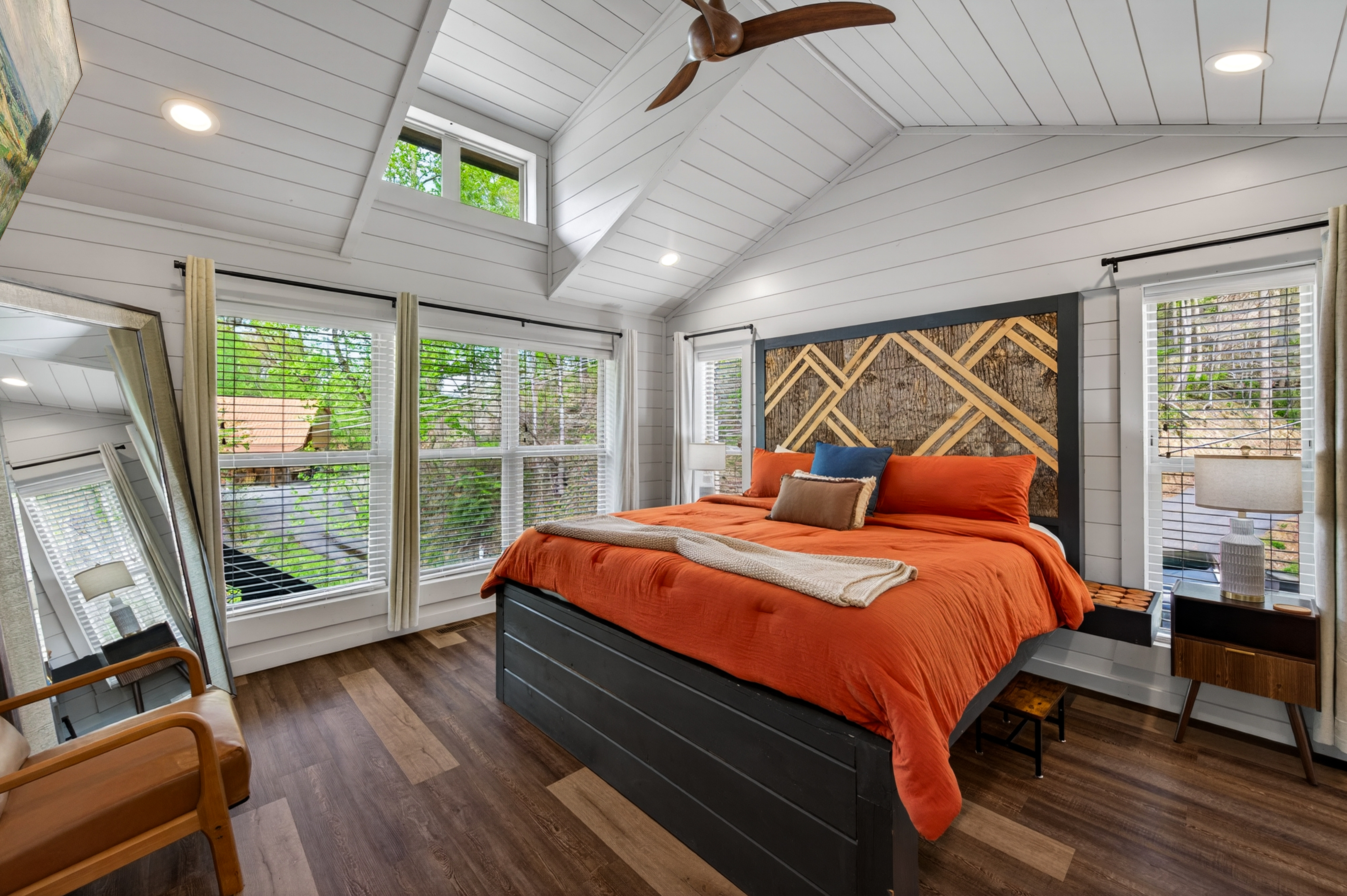 King size bed with en-suite bathroom.