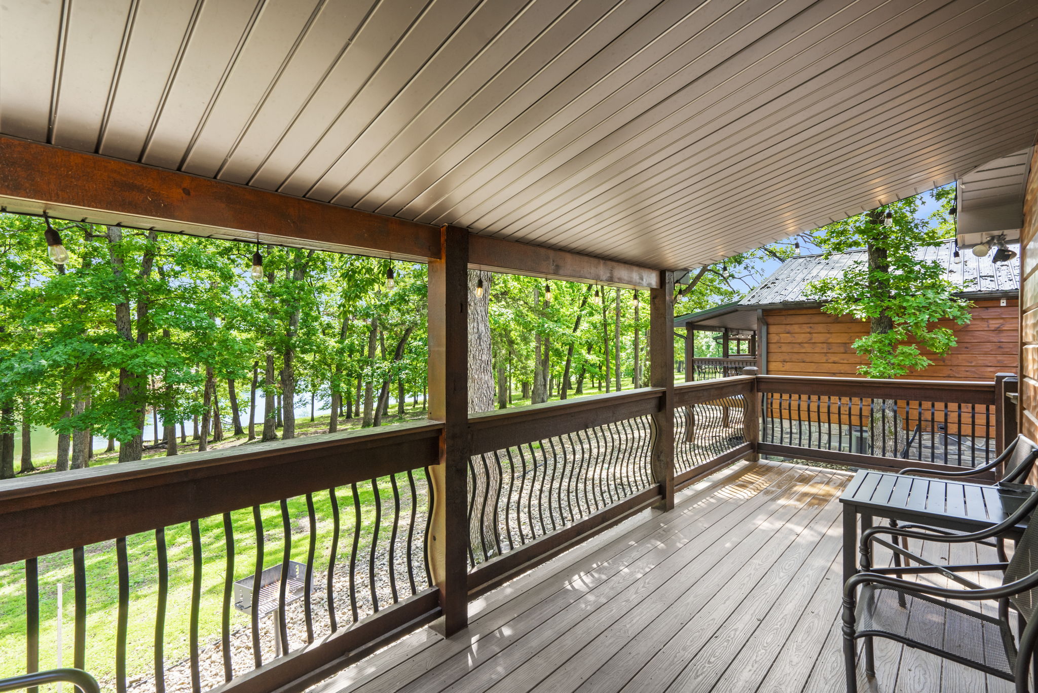 Beautiful views of the lake from the porch!