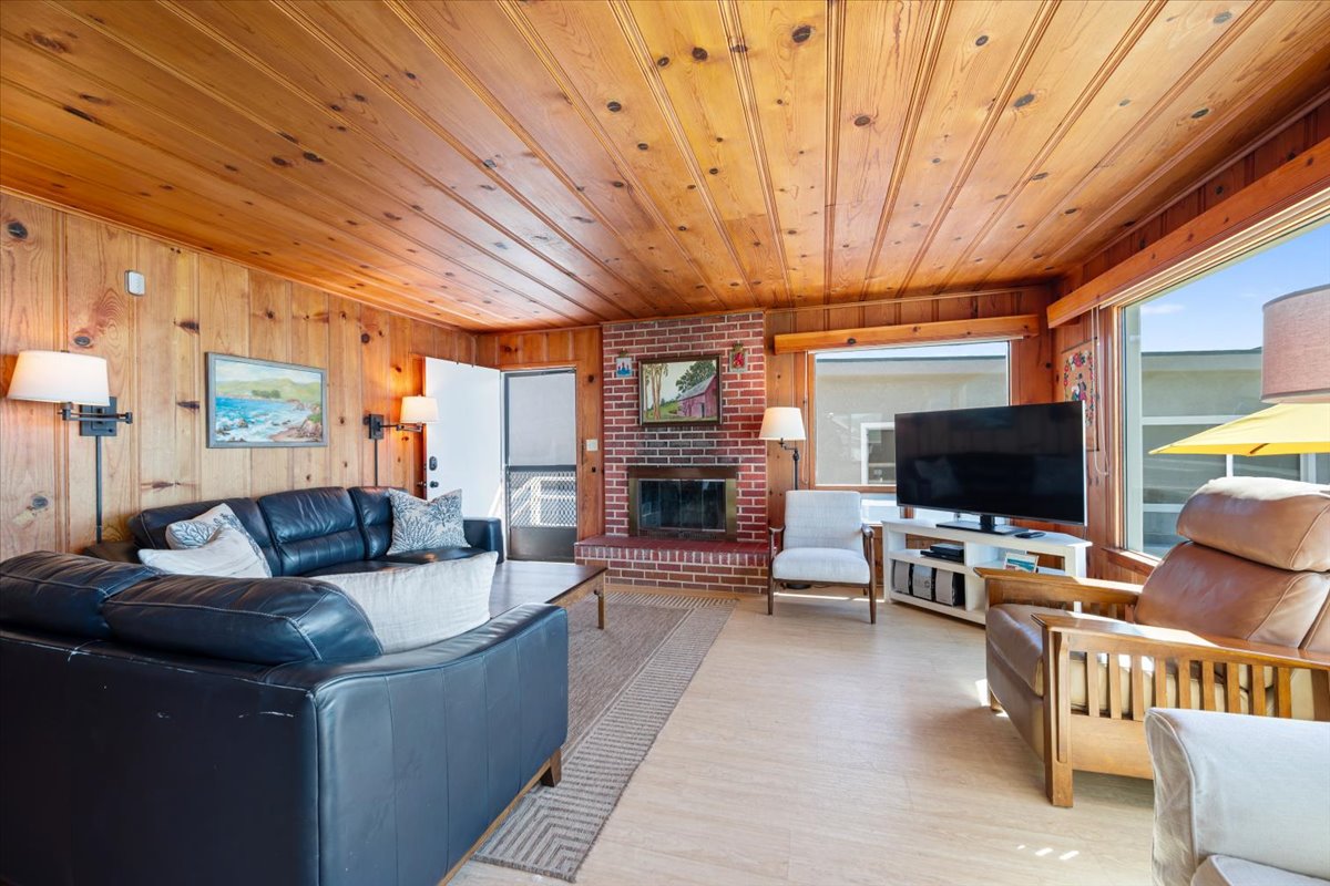 Living Area (fireplace not for guest use)