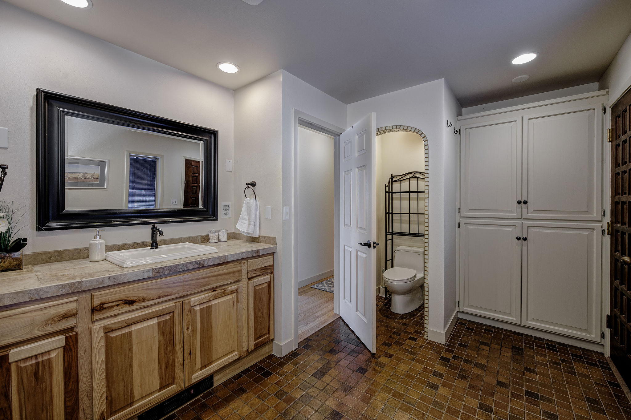 Large bathroom with plenty of towels and private access to the swimming pool.