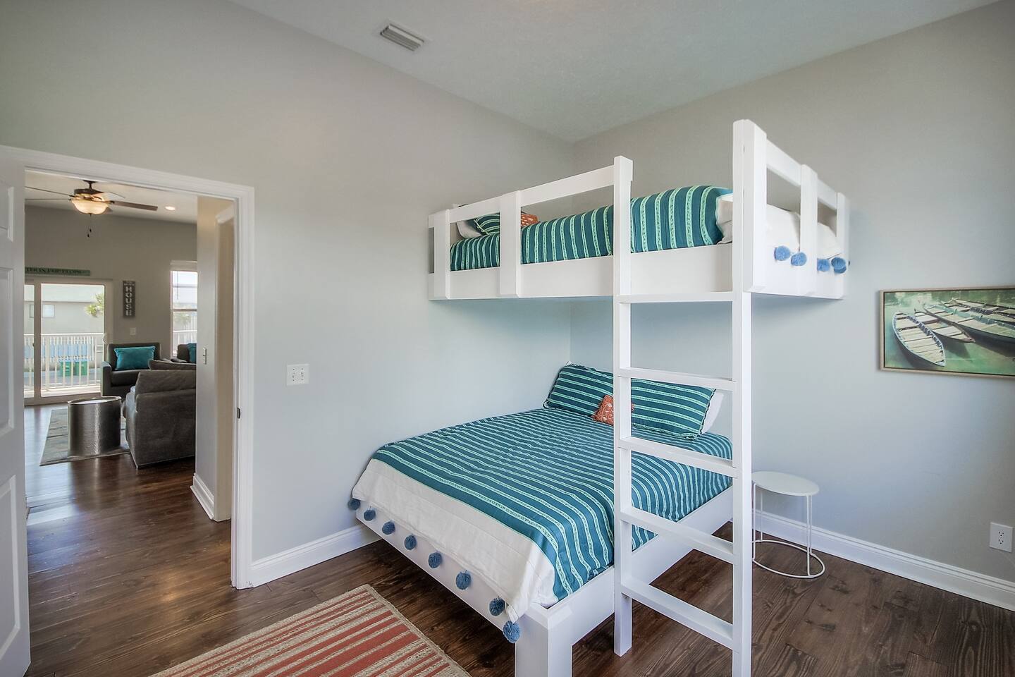 How cute is this bedroom? Queen bunks and, teal stripes and pom poms.