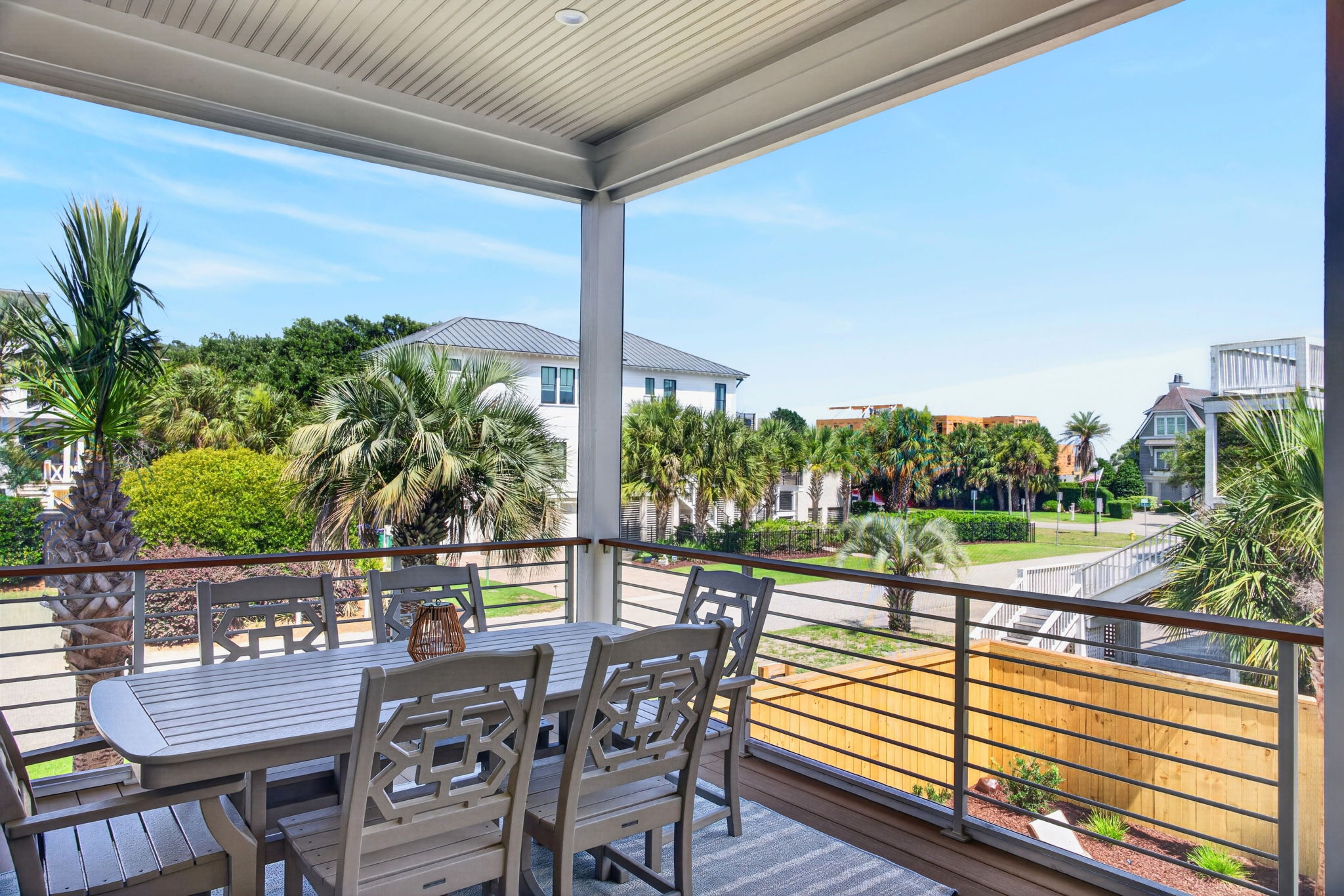 1st Floor Screened Porch | Tahanan Palms | 3 38th Ave | IOP Escapes