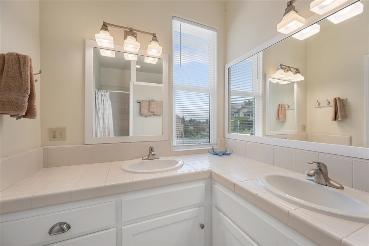 primary ensuite with dual sinks