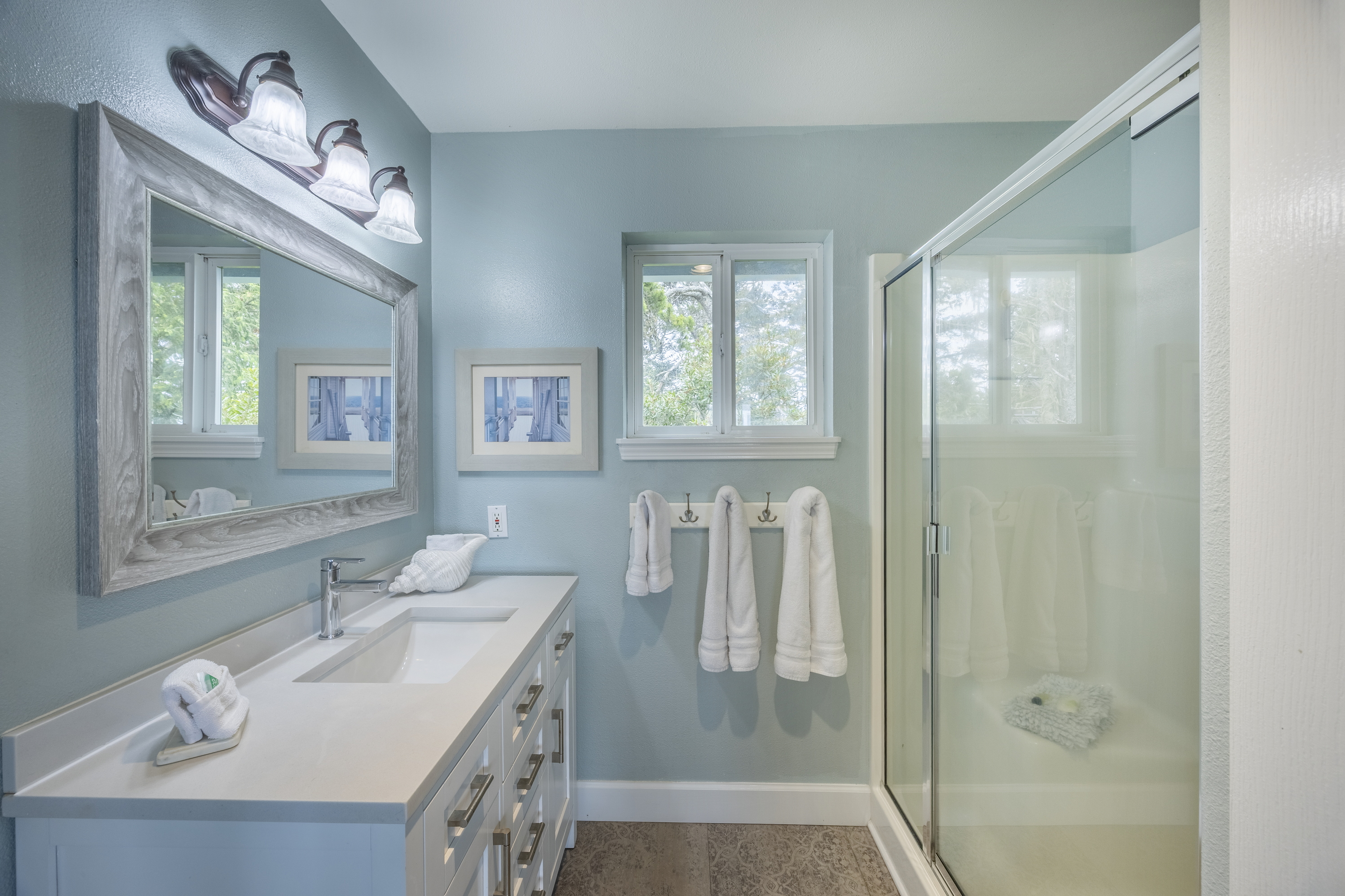Master bath features fresh white towels and a walk-in closet.