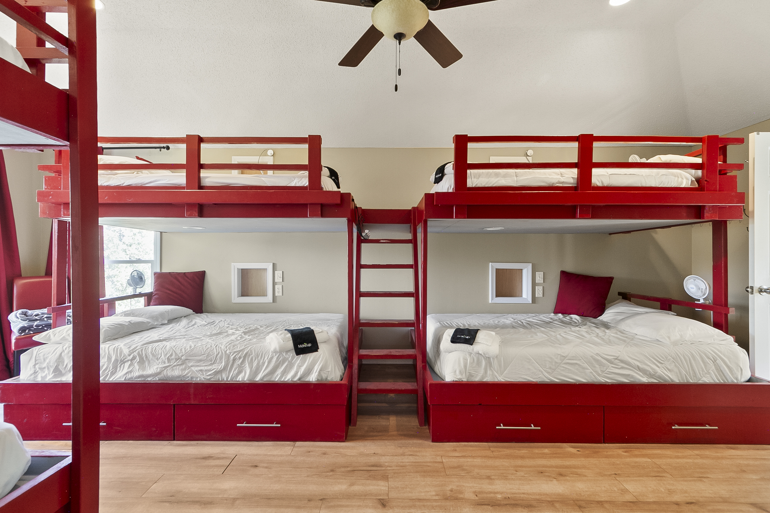 Upstairs Bedroom #5 l Perfect for Kids l Sleeps 8 l Smart TV with Cable
