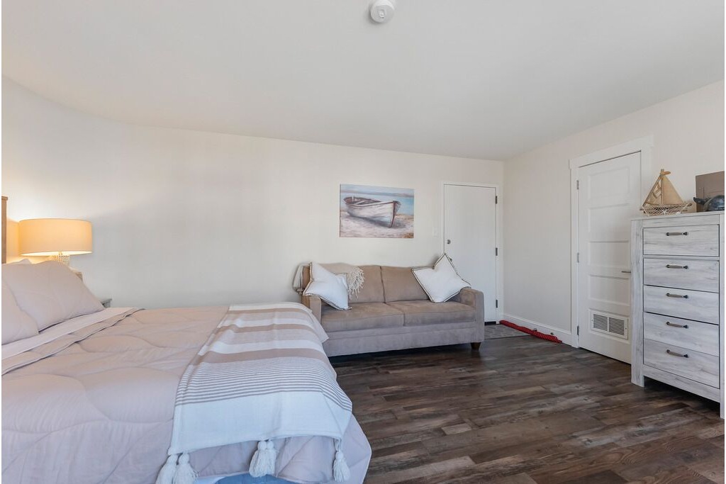 Queen bed with sleeper sofa