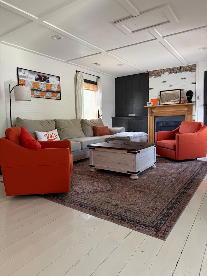 Upstairs bonus room, with smart tv, usb port on side table & family games for everyone to enjoy.
