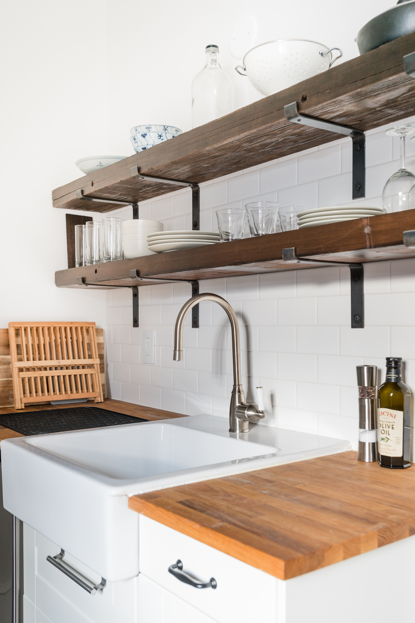 The kitchen sink and dish rack