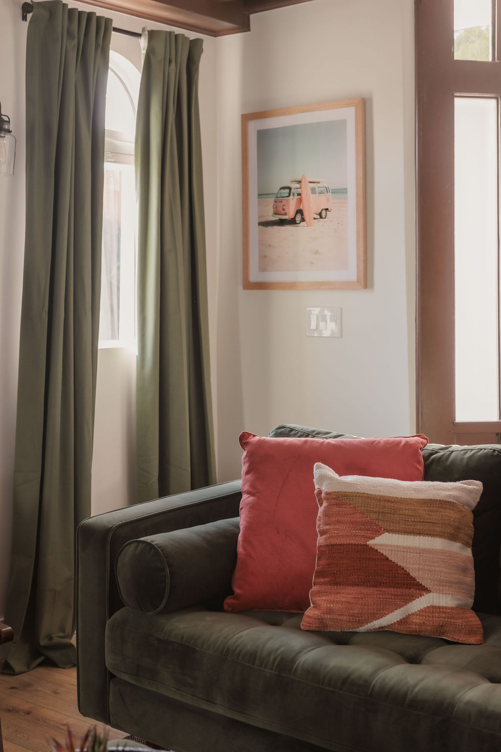 That SoCal feeling, captured in a corner. Sun-drenched curtains, a hint of ocean breeze, and beachy artwork that reminds you: you're on vacation.