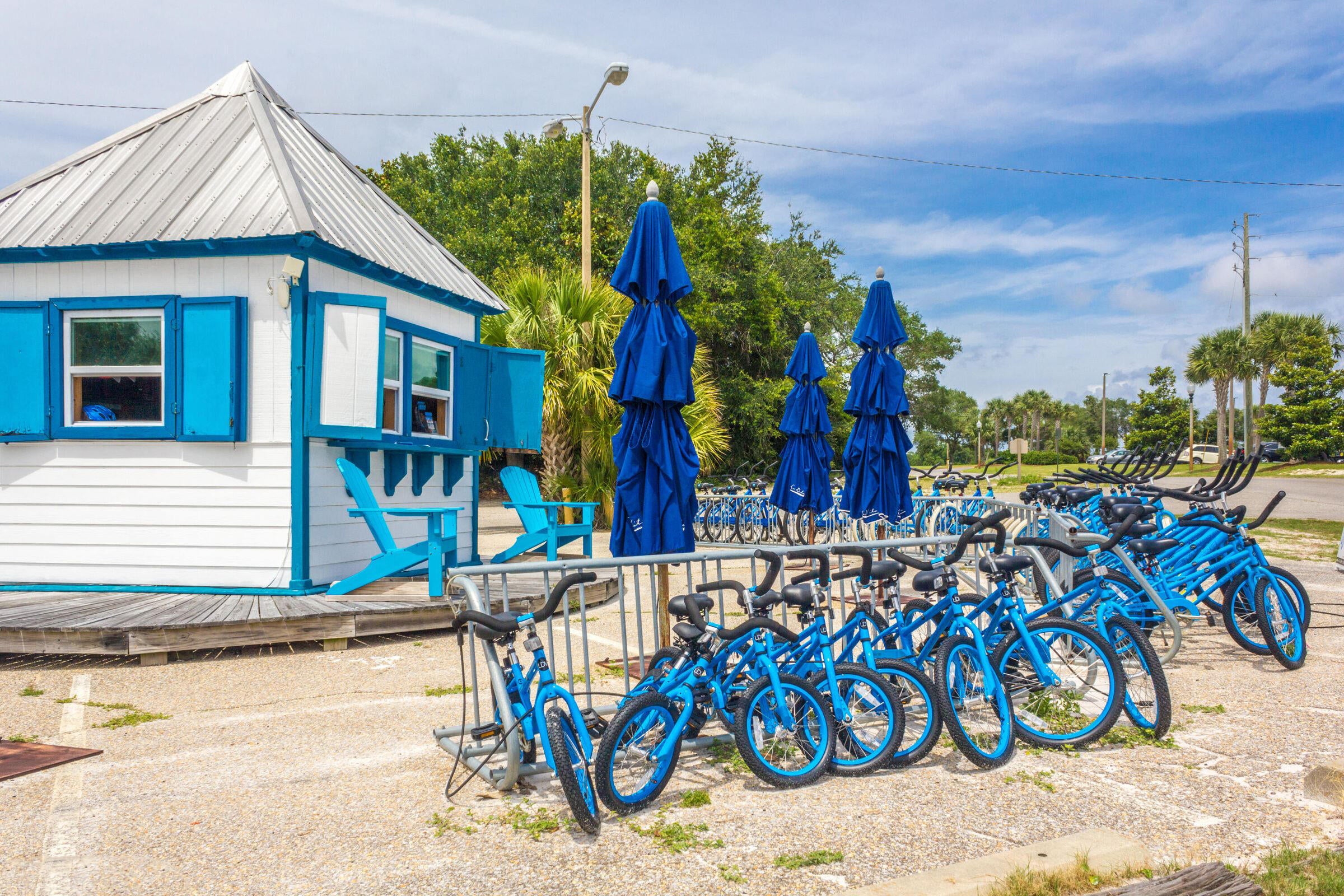 Colorful beach shops & casual eateries nearby add local flavor to your days.