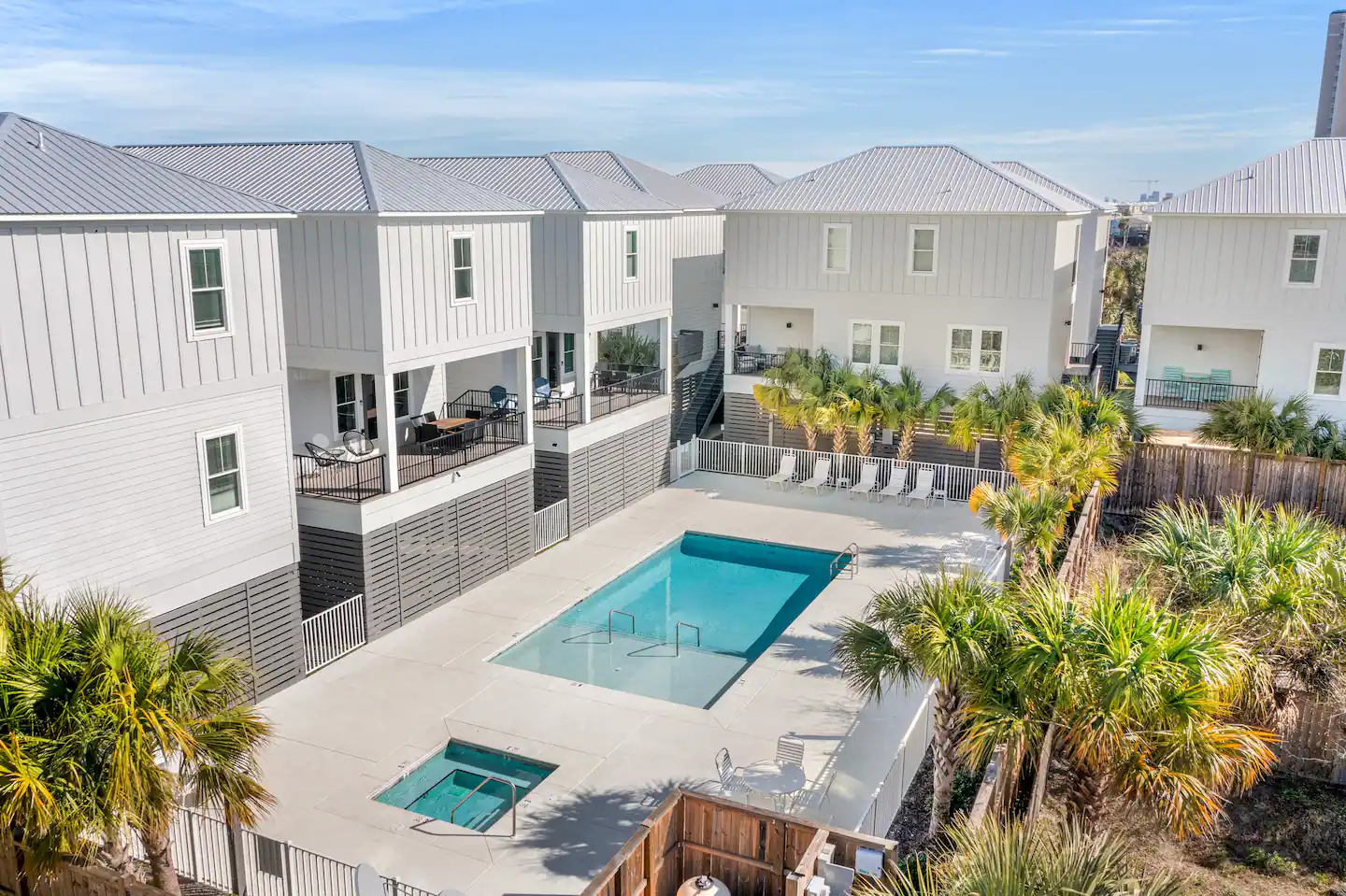 House overlooking pool 1