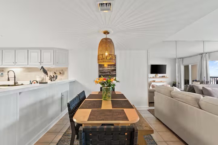 Lovely dining area facing the ocean