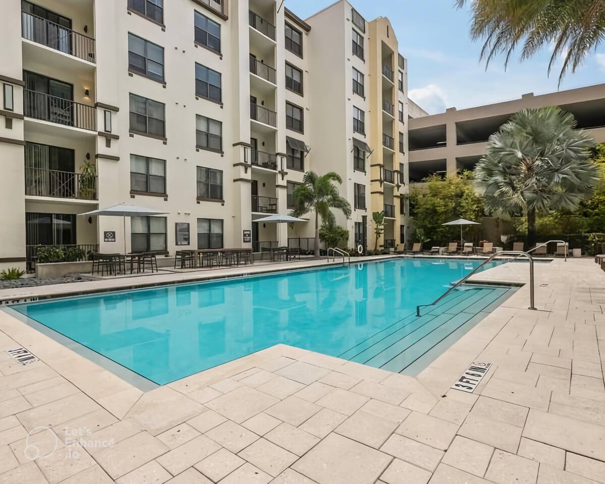 With blue skies overhead and the palm trees dancing overhead, who doesn't want to go to this heated saltwater pool!? Despite the prime location in Tampa, you may never leave the apartment!