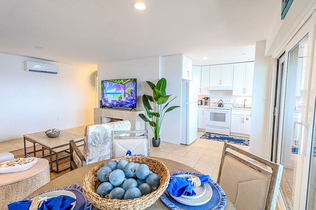 Dining table with space for four!