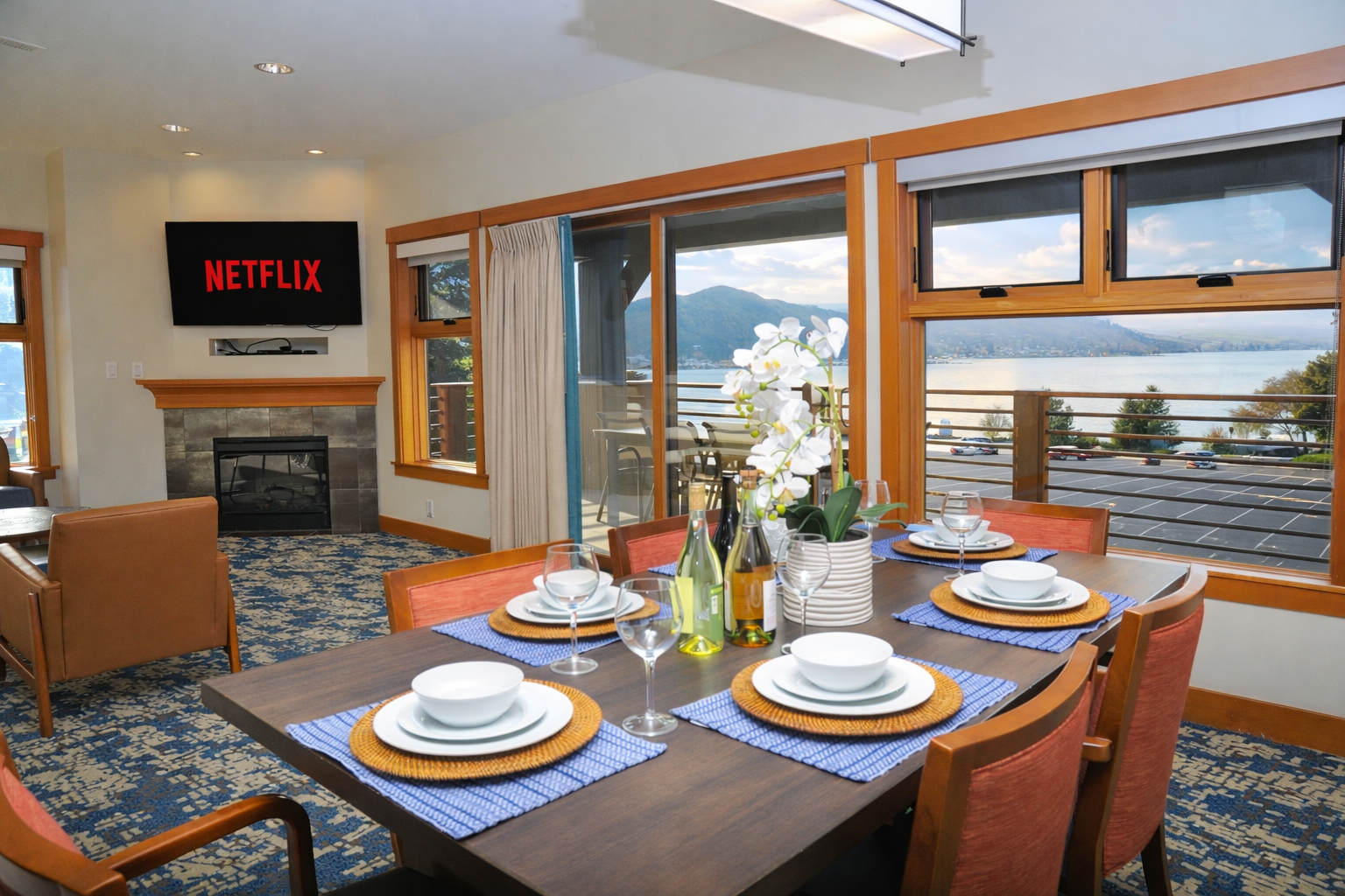 Bar area and open dining room. Dining table seats 6, bar area seats 3