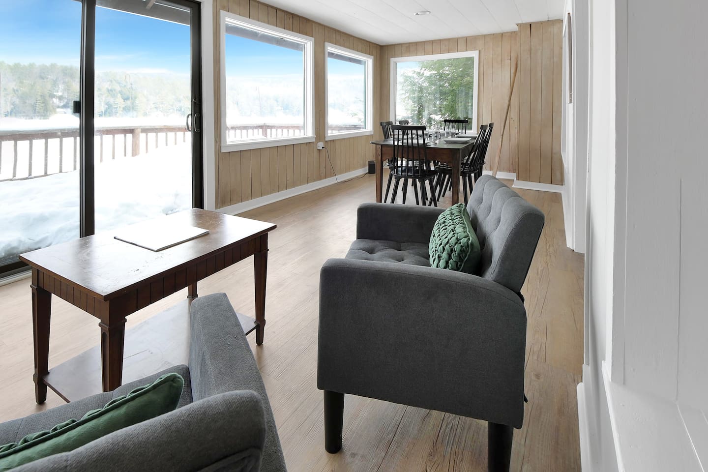 Hang out on the sofa overlooking the lake