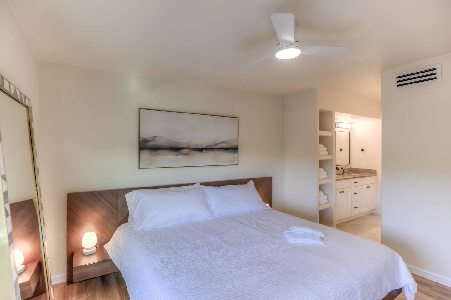 Master (King) Bedroom