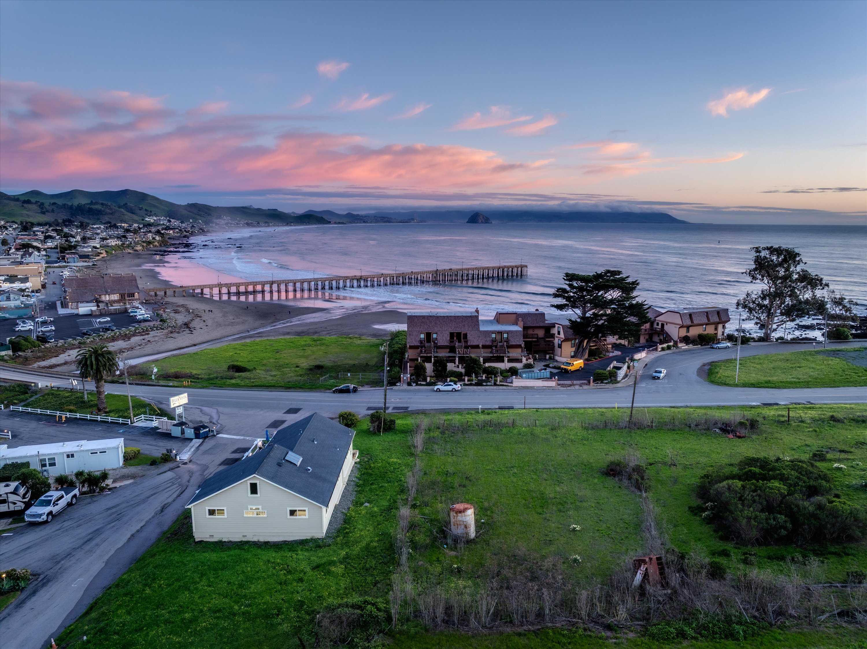 5 minute walk to downtown and the beach