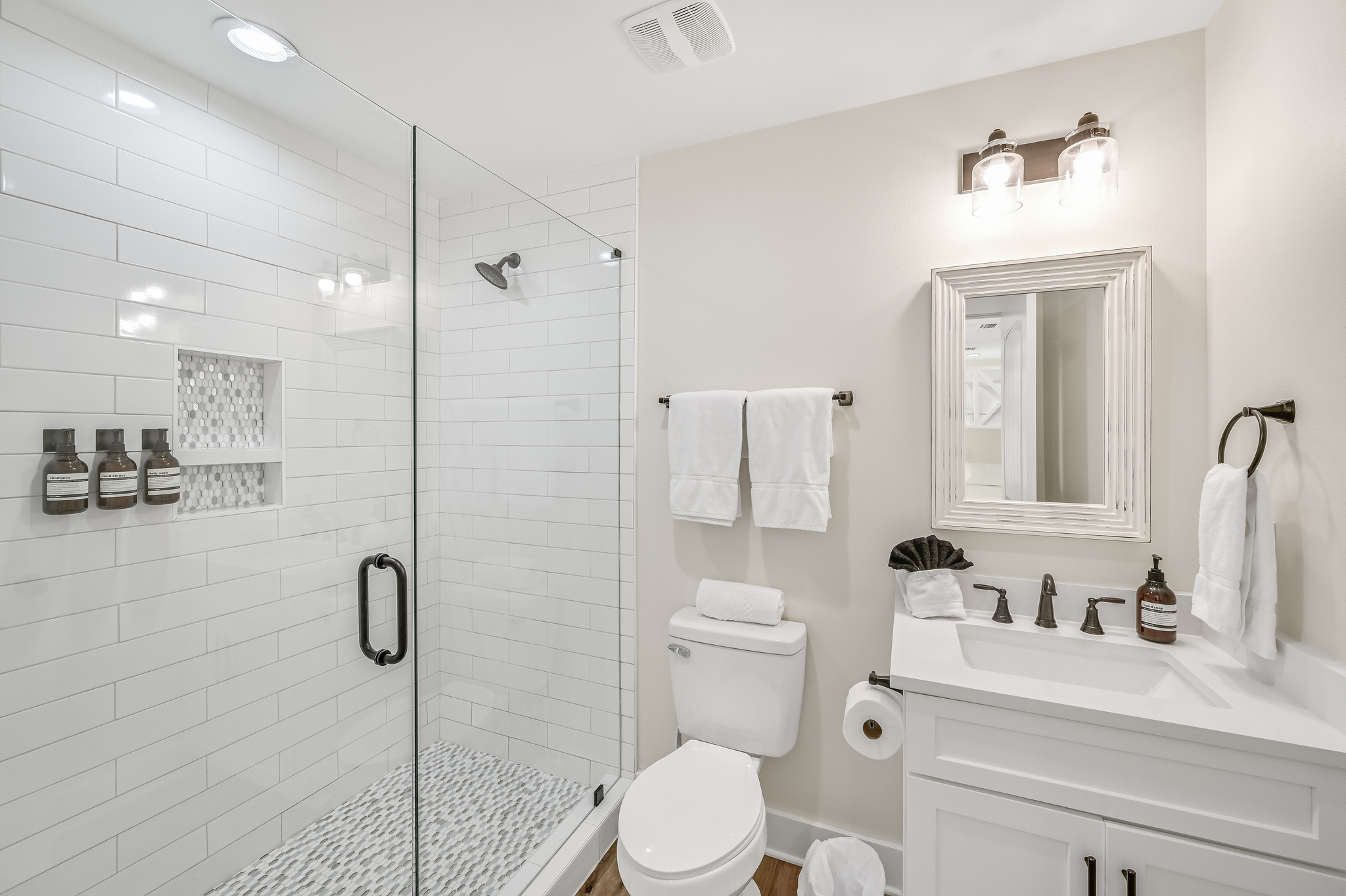 Queen Bunk Room: Bedroom #8: Private Bathroom (third floor)