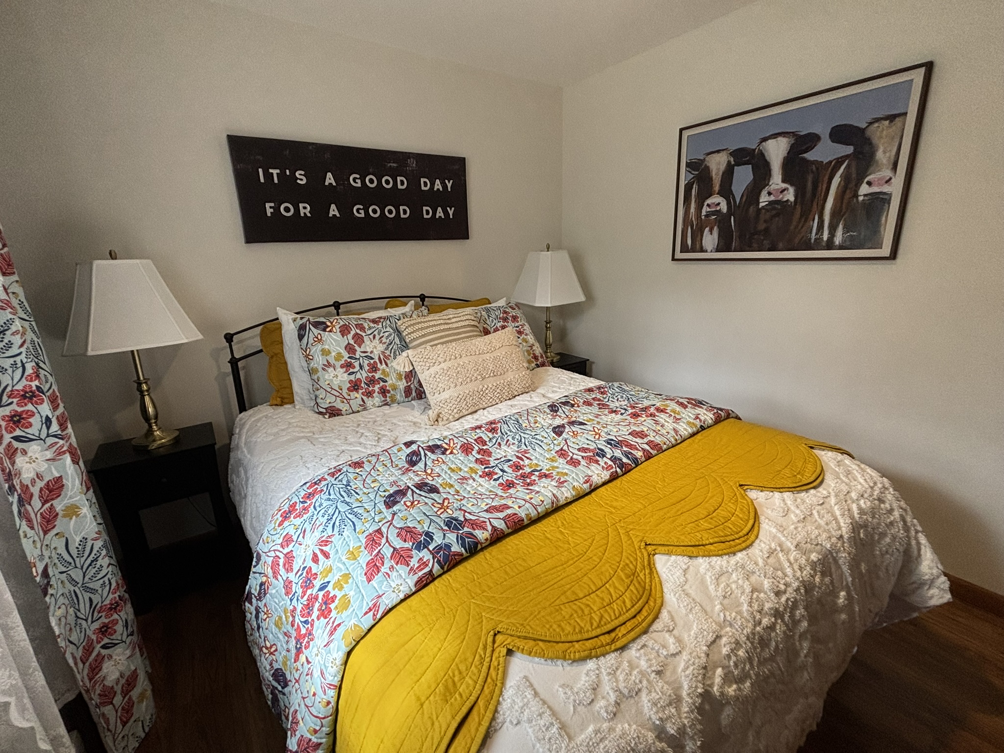 Bed 2: Queen bed