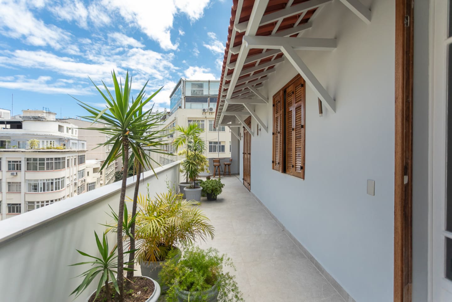 Lovely large wrap around terrace. 