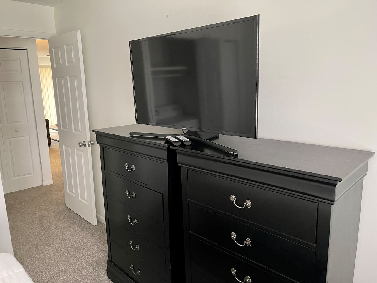 Plenty of storage space and 50" tv