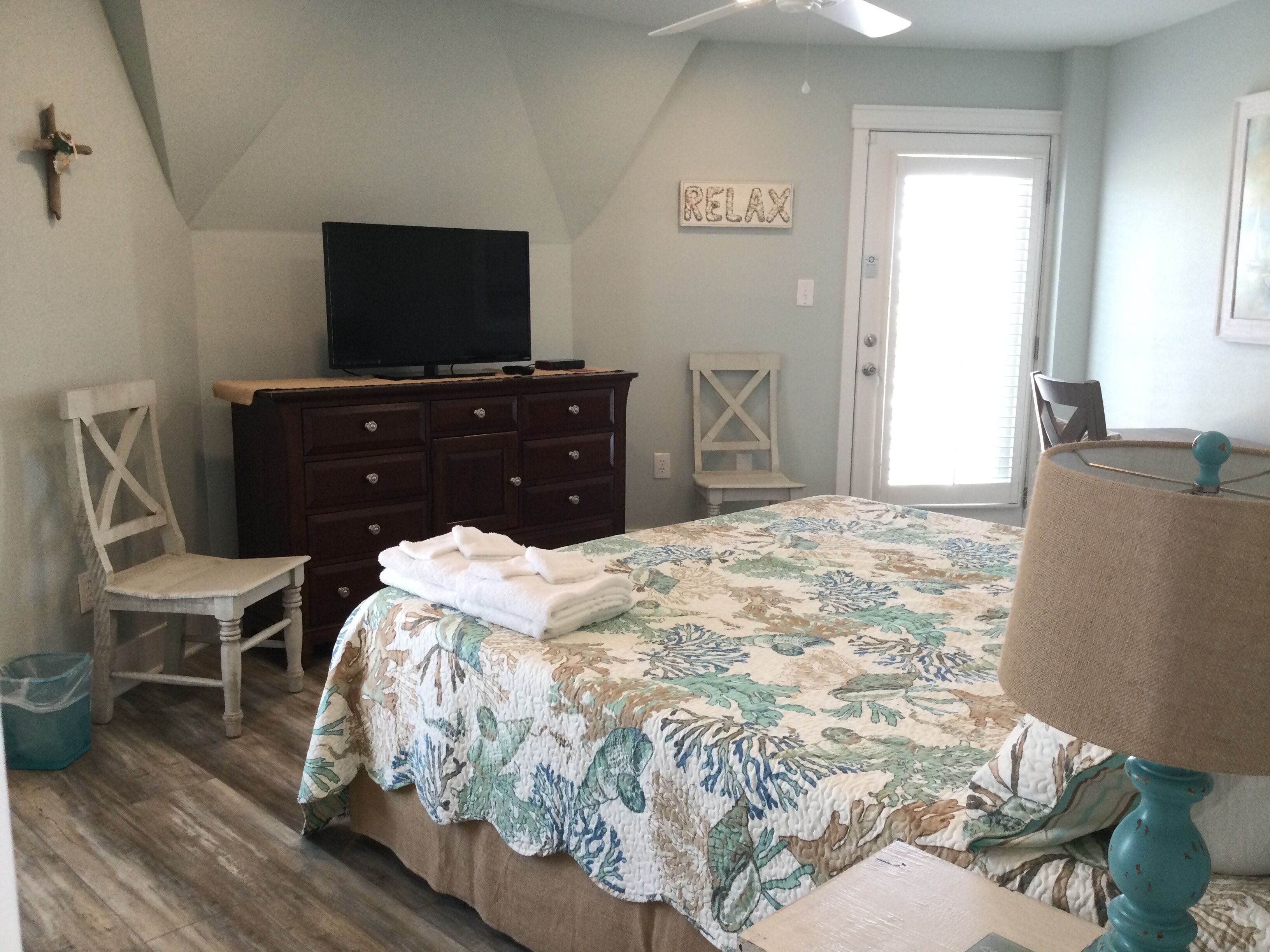 Main Bedroom, King bed
