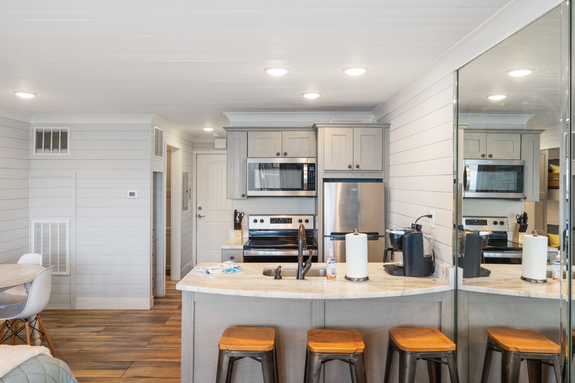 Full kitchen