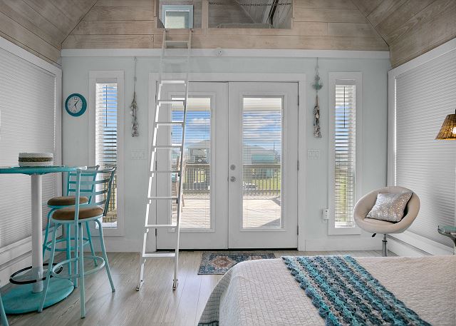 3aef95dc6d8b43718356f7b1d2b31f2d | Beachhouse | Texas | TX | Vacation Homes | Galveston | Crystal Beach | Kokomo | Breezy Days | Beachfront Elegance | Sunrise Serenity | Southern Sands Property Management, LLC