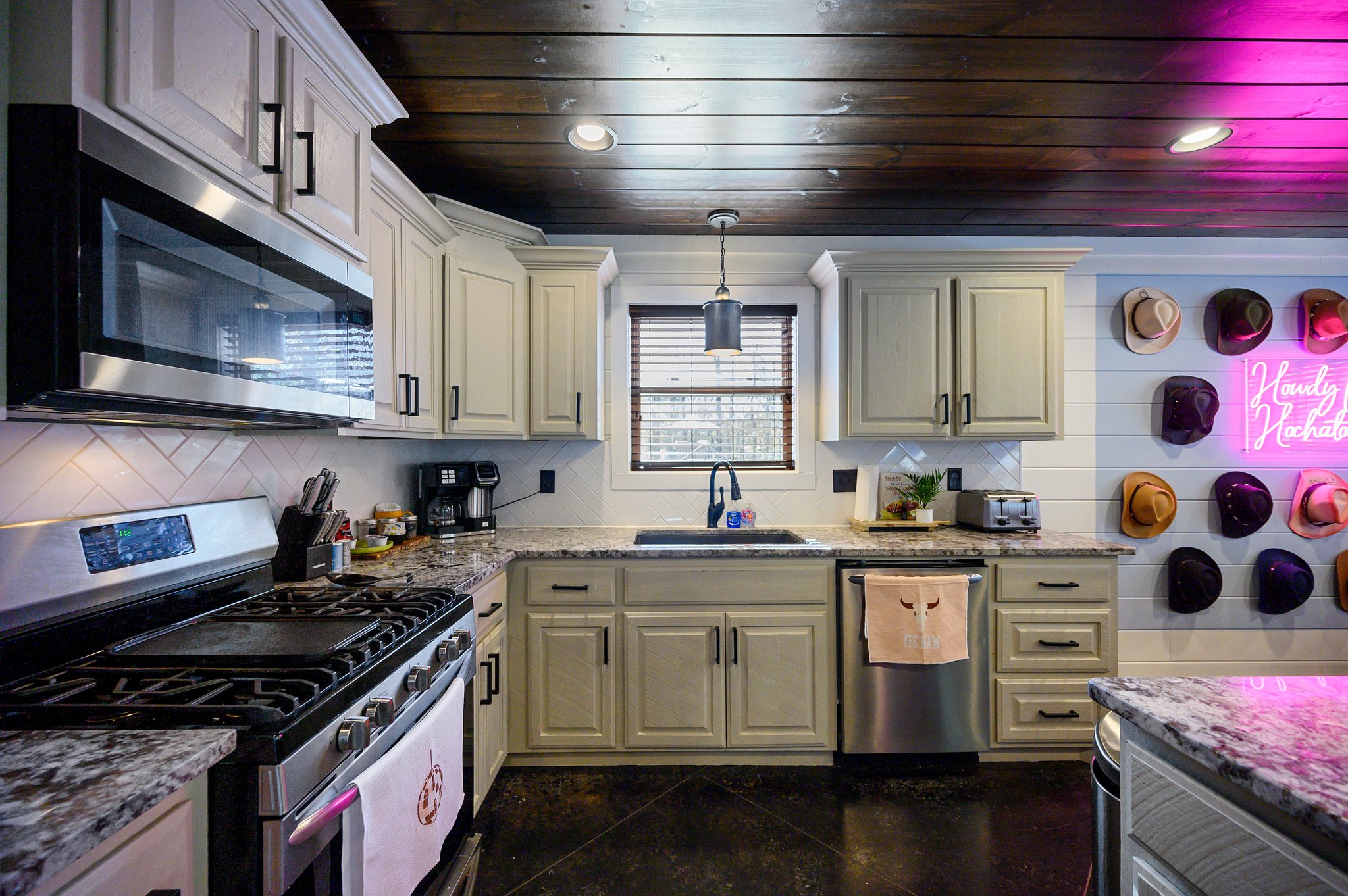 From prep to cleanup, this kitchen is as functional as it gets – complete with all the appliances and tools you’ll need.