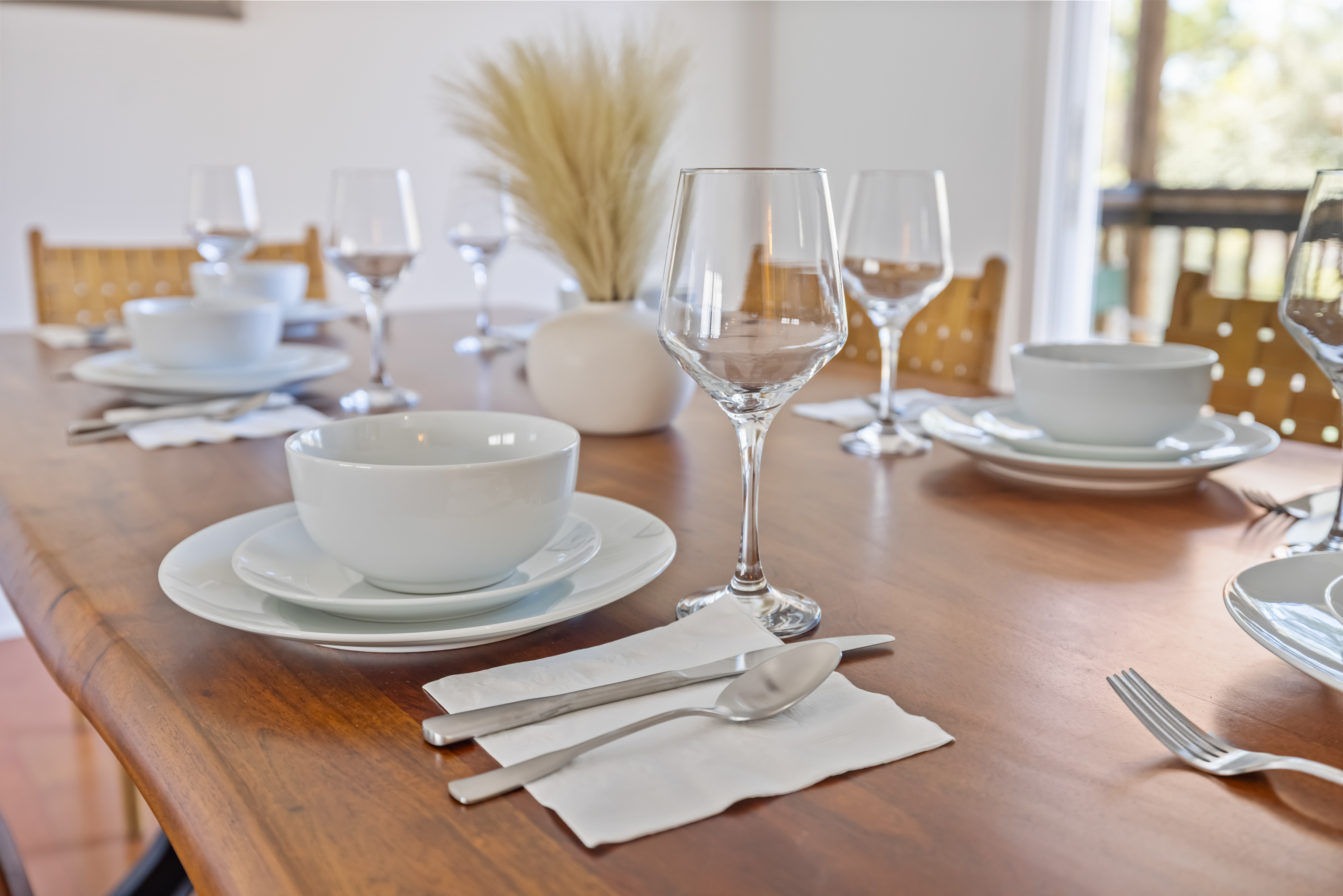 More than dining — this is where memories gather.
A thoughtfully designed space with warm wood tones, natural light, and seating for shared meals, morning coffee, and unhurried conversation. Refined, comfortable, and distinctly beyond the typical hotel exp