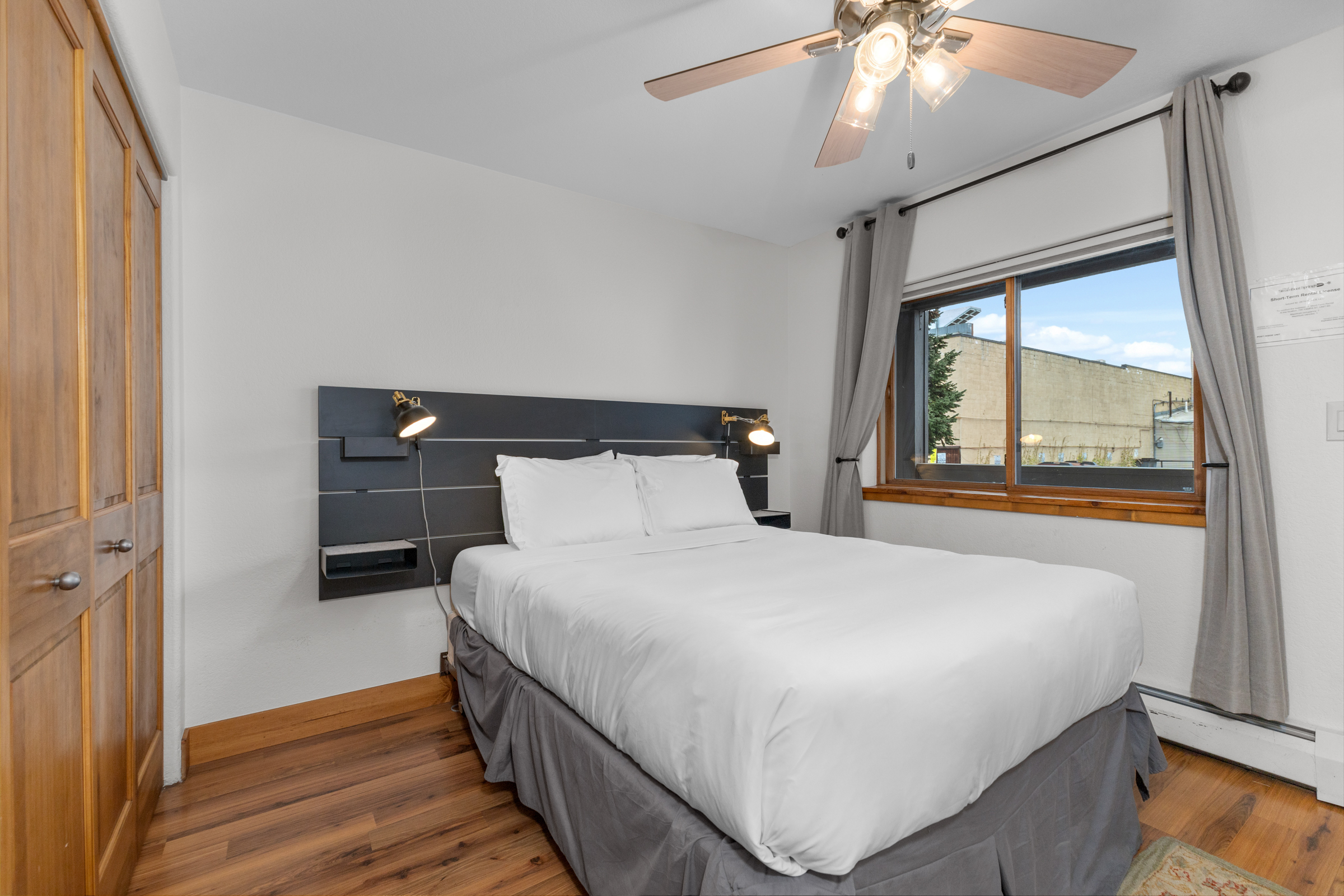 Bedroom 2 | Queen Bed