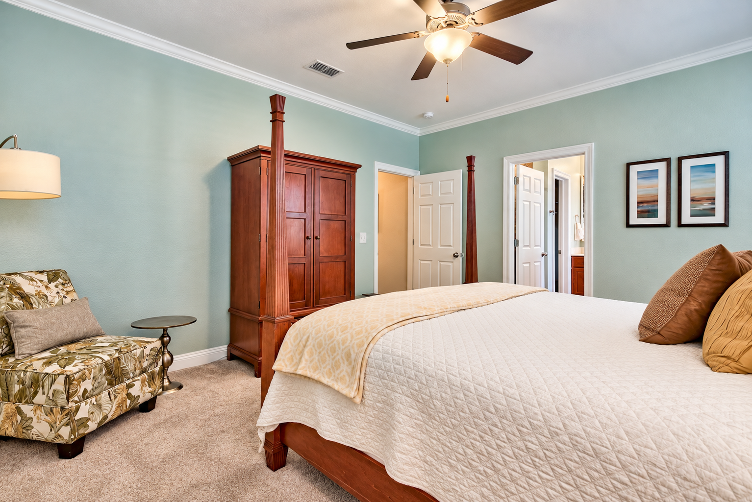 Bedroom 1 - First Floor (King Bed)