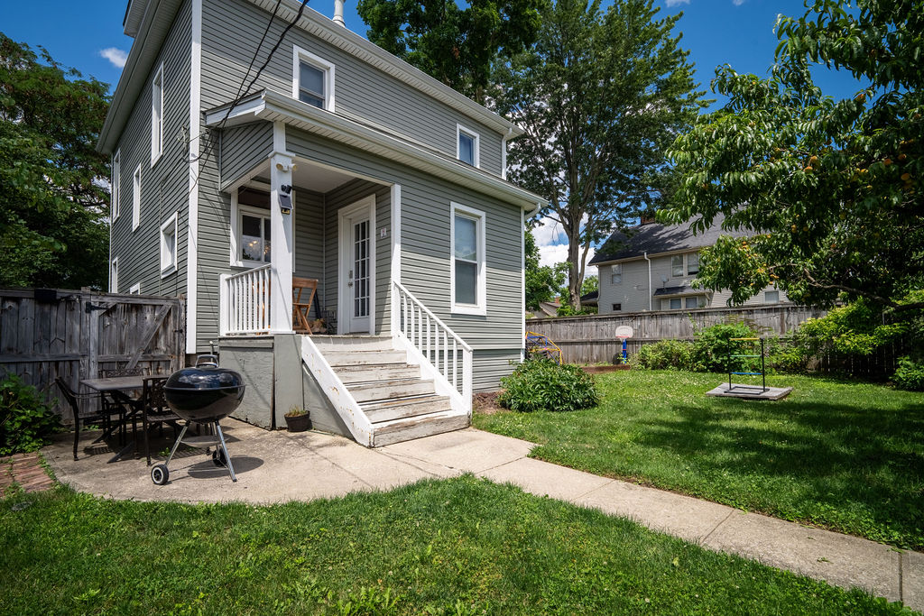 Enjoy outdoor fun in the sun. The spacious grassy yard features a basketball hoop and climbing dome for the kids to tire themselves out.