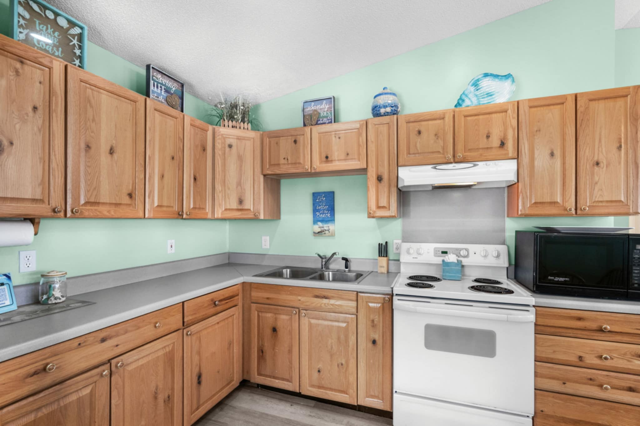Ample Counter space for cooking