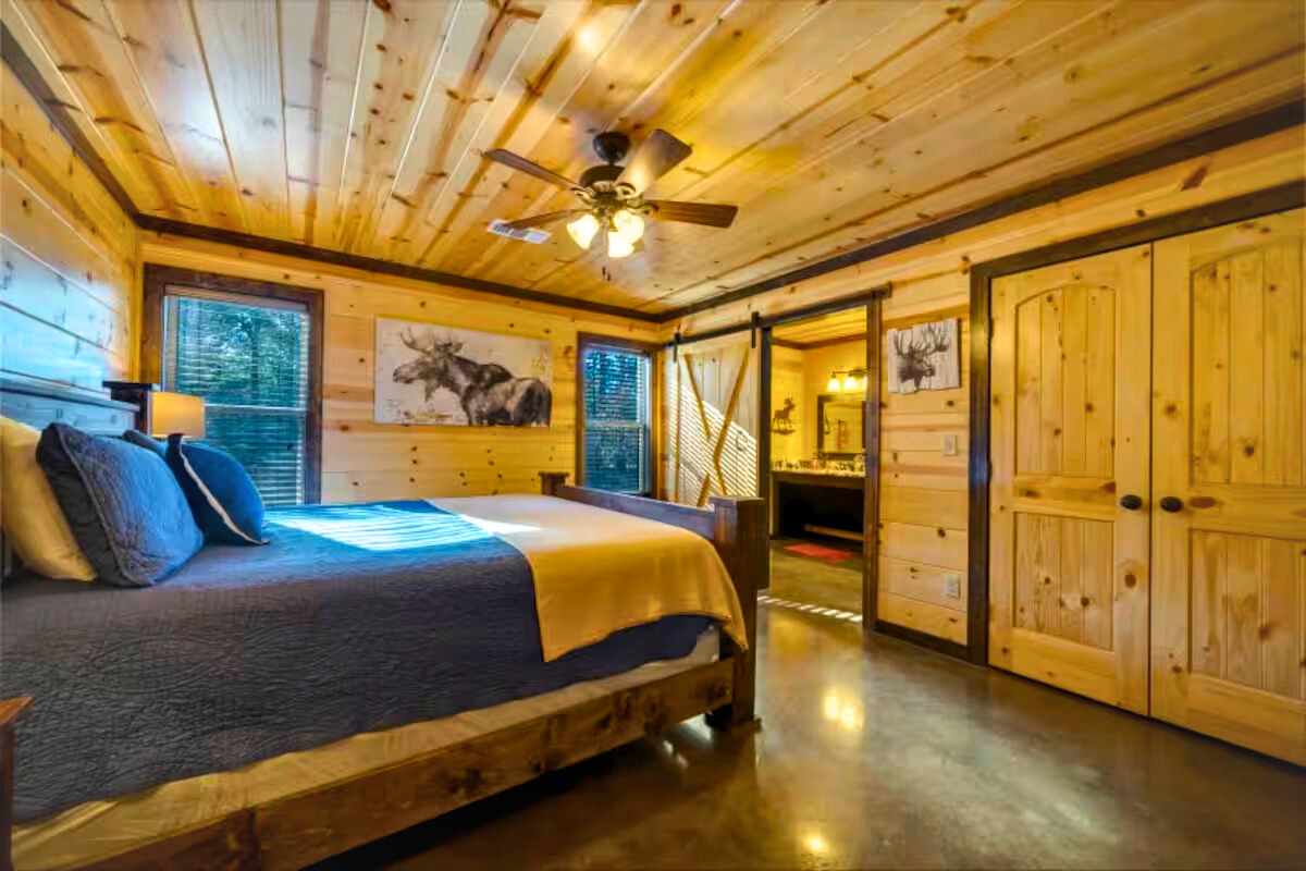 Four king suites, four private baths—sleep like royalty.