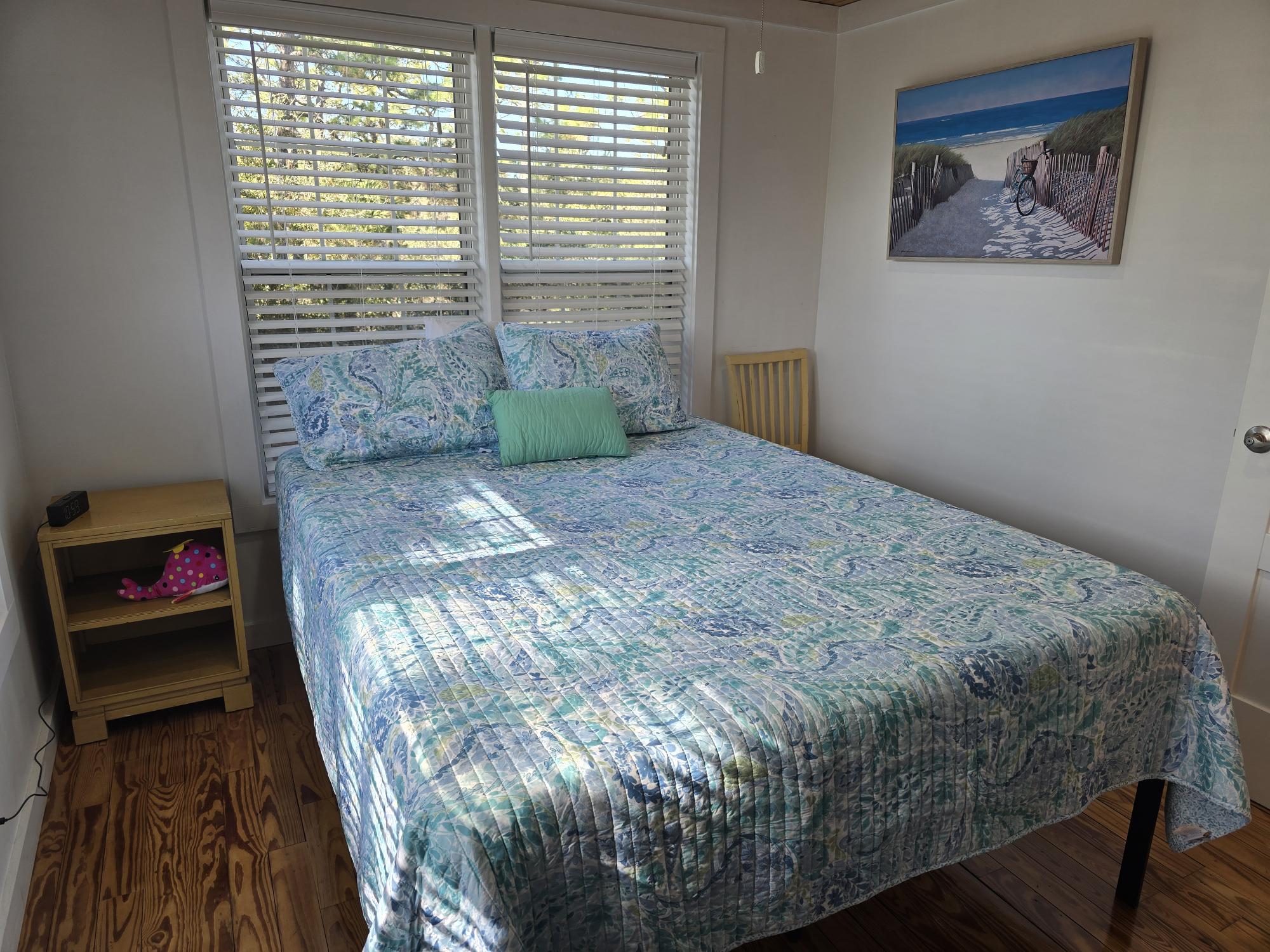 Bedroom 1 - Queen Bed