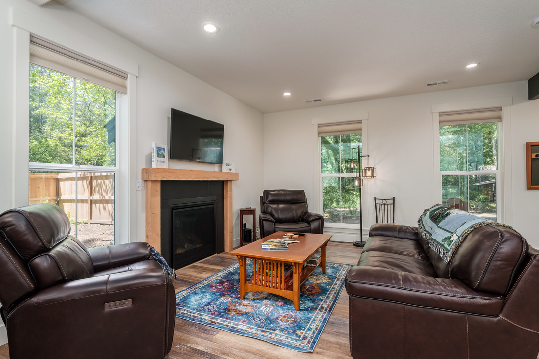 Mt Hood Hideaway living room with propane fireplace