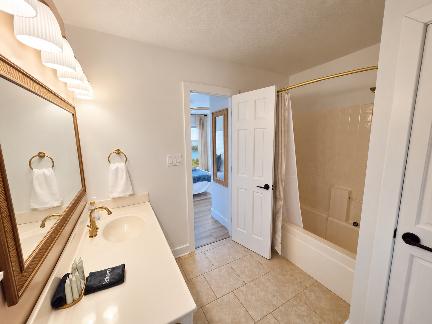 Ensuite to the Key West room
