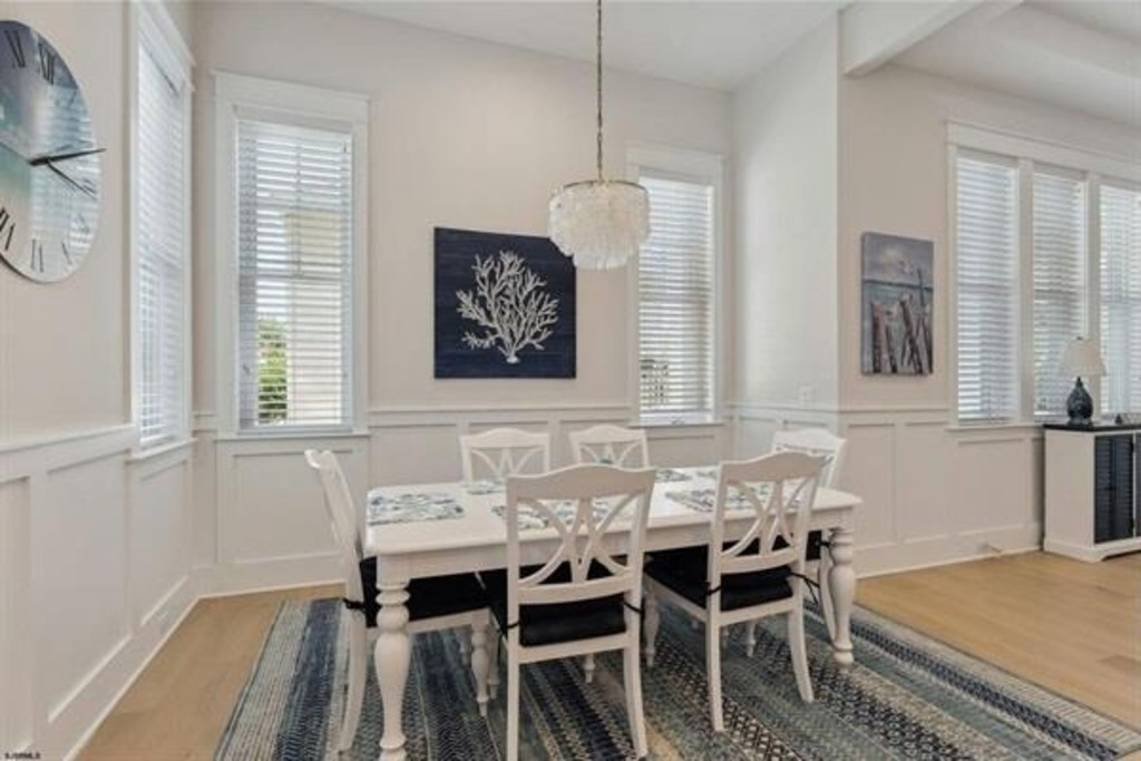 Ding area which can seat six people