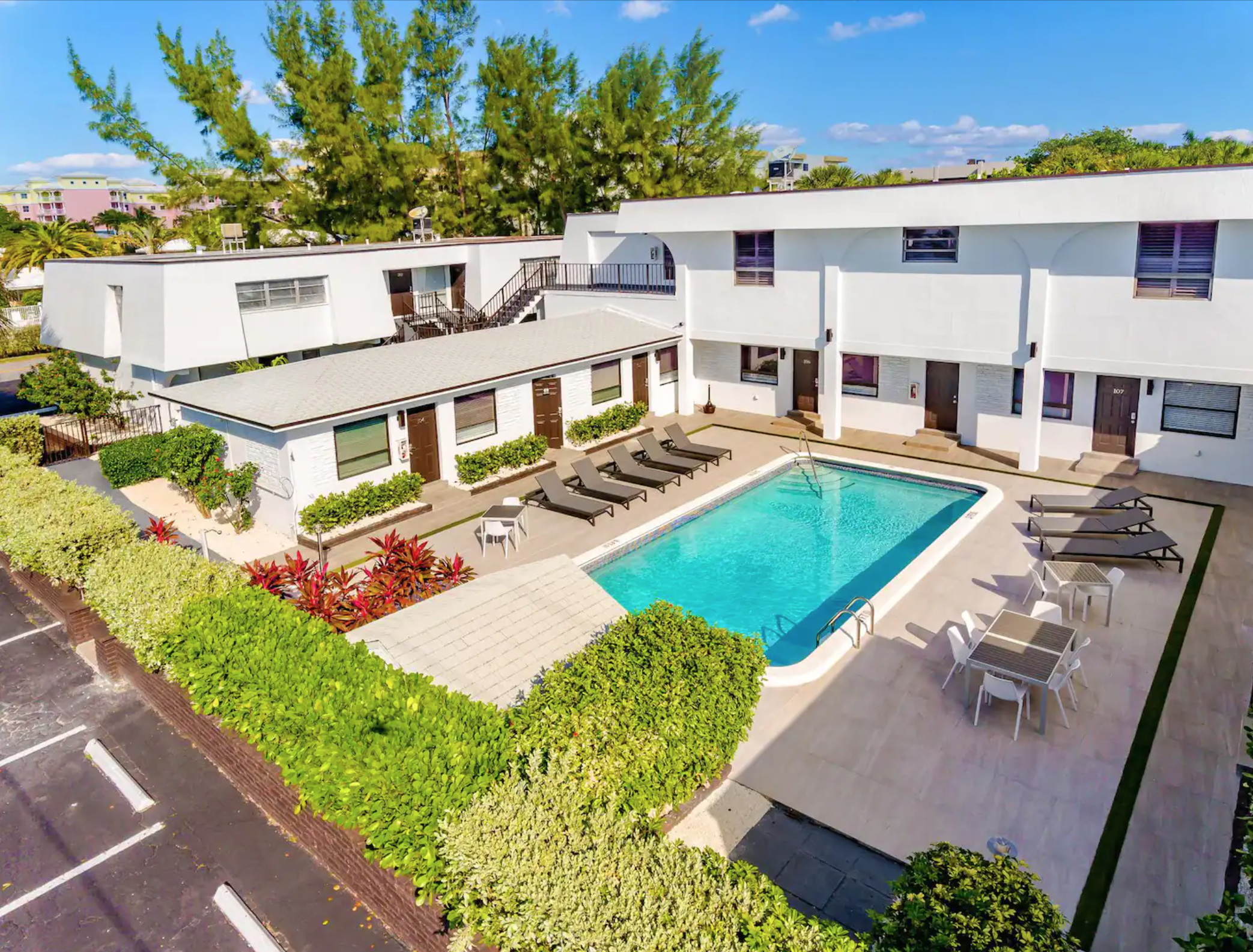 Your sparkling turquoise swimming pool!